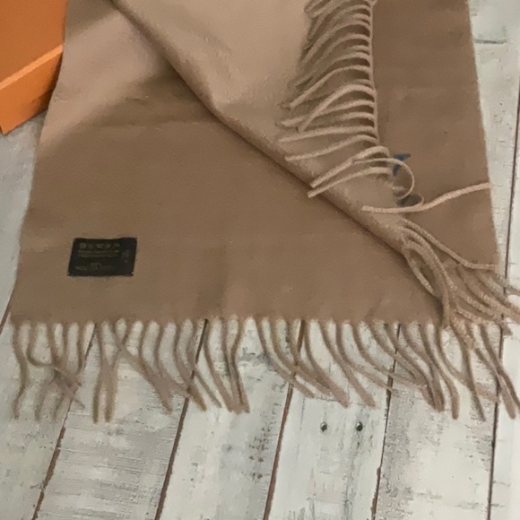 NWOT 100% Cashmere Louis Vuitton Scarf - Picture 4 of 7